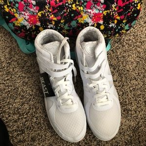 Brand NEW Size 8 Nfinity Mid Top Beast shoe